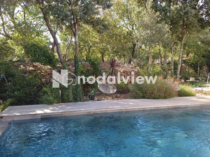 Villa - 220 m² - 8 pièces