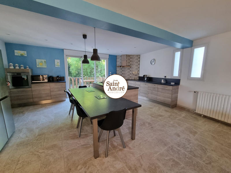 Maison - 256 m² - 8 pièces