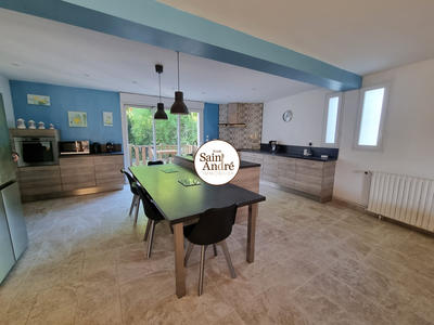 Maison - 256 m² - 8 pièces