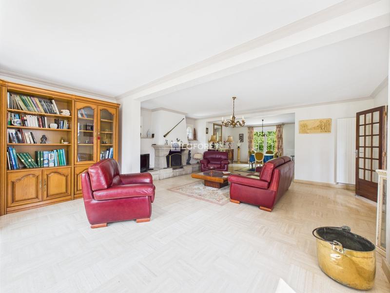 Maison traditionnelle - 215 m² - 9 pièces