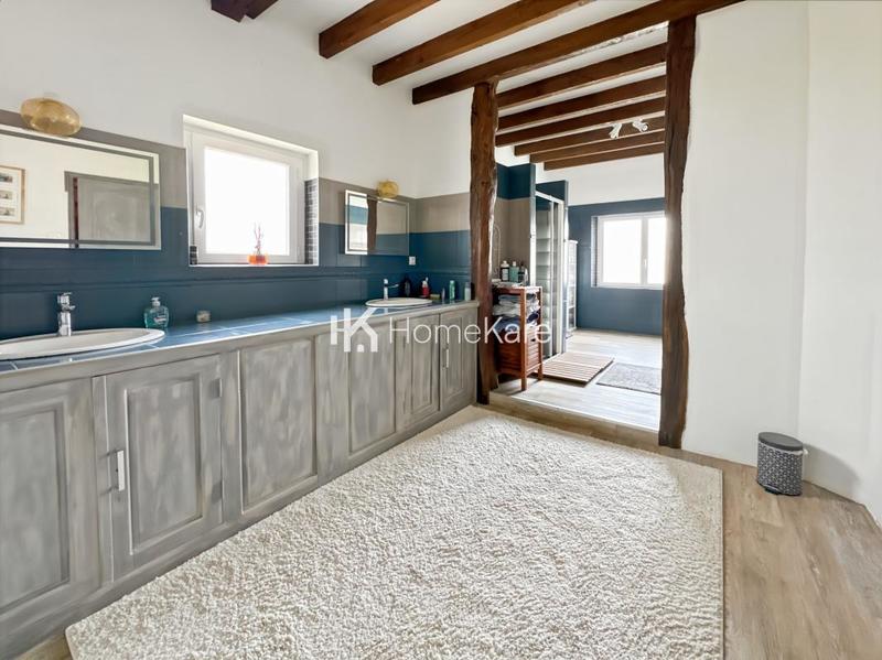 Maison - 202 m² - 5 pièces