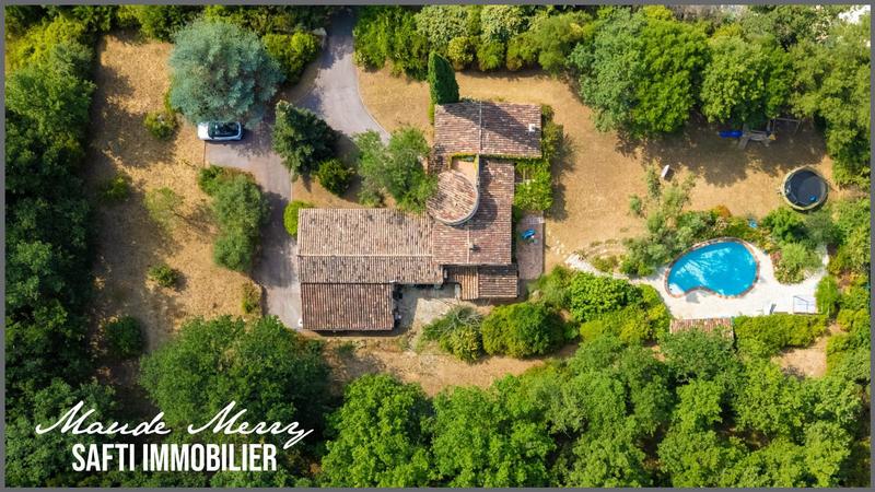 Maison - 212 m² - 7 pièces