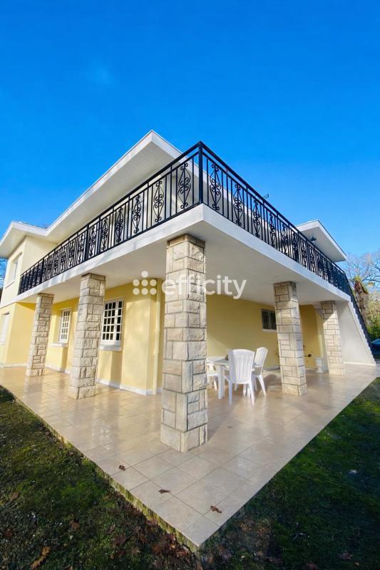 Maison - 167 m² - 6 pièces