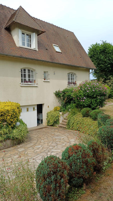 Maison - 210 m² - 6 pièces