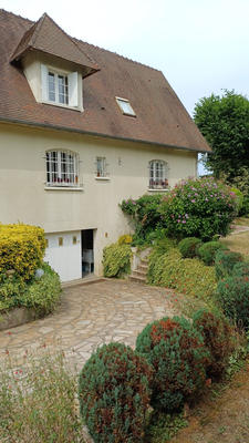 Maison - 210 m² - 6 pièces