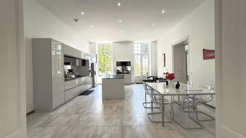 Propriété - 680 m² - 21 pièces