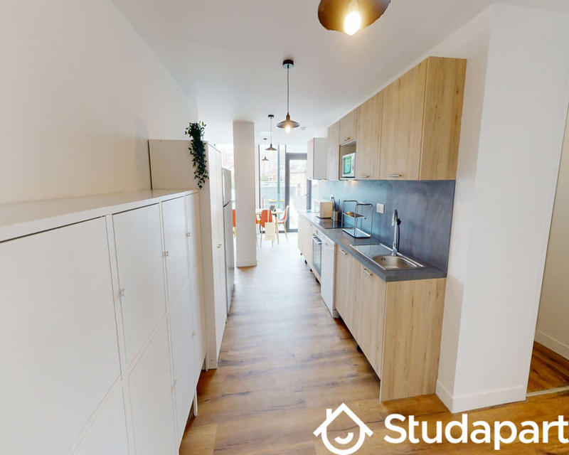 Chambre - 150 m² - 1 pièce