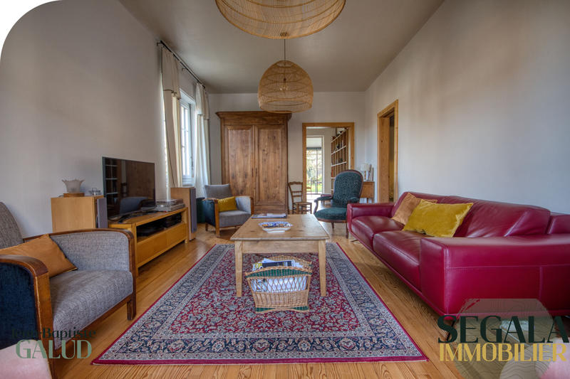 Maison - 210 m² - 6 pièces