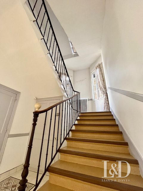 Maison - 237 m² - 10 pièces