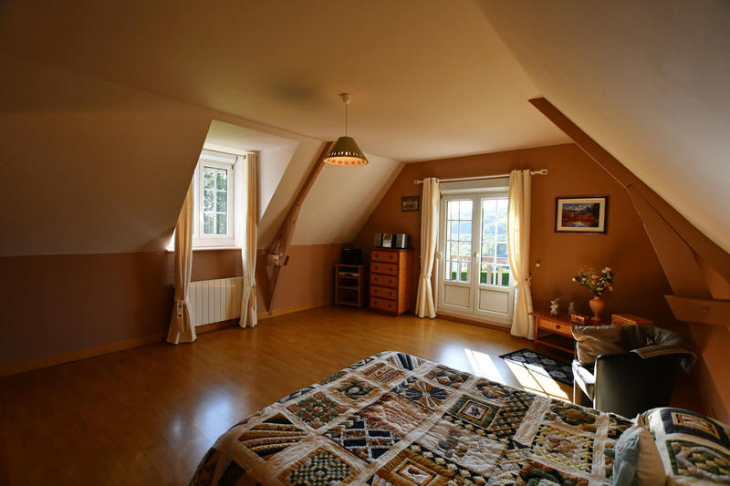 Maison - 225 m² - 9 pièces
