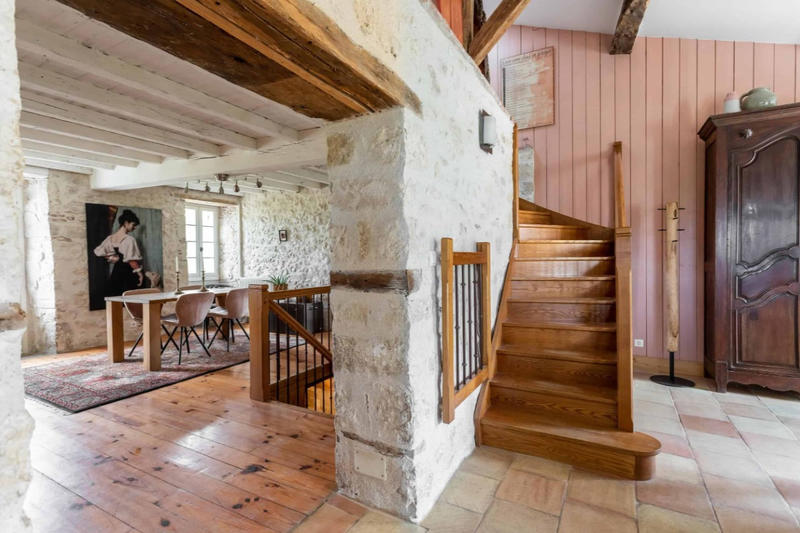 Maison - 220 m² - 6 pièces