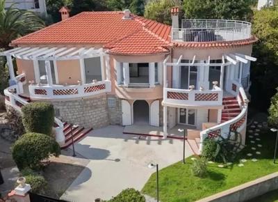 Villa - 260 m² - 10 pièces