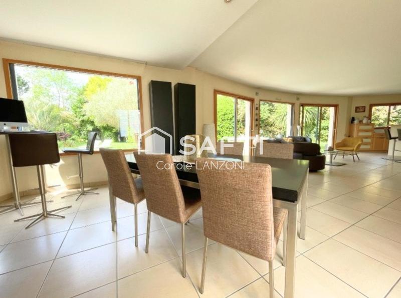 Maison - 217 m² - 8 pièces