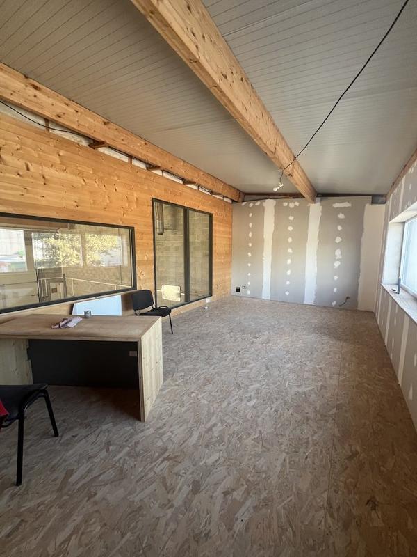 Local d'activités - 220 m² - 3 pièces