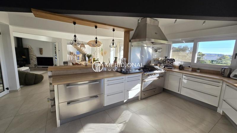 Maison - 460 m² - 6 pièces