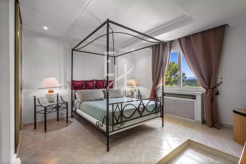 Villa - 255 m² - 8 pièces