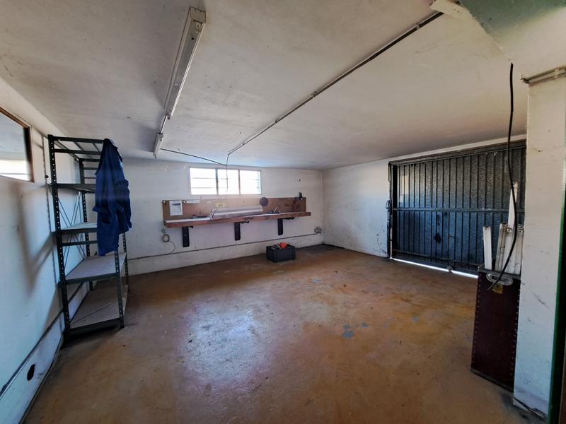 Local d'activité / Entrepôt - 2 161 m² - 3 pièces