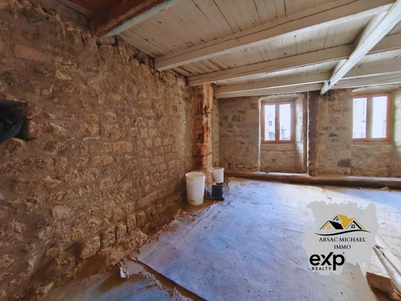 Maison de village - 215 m² - 8 pièces