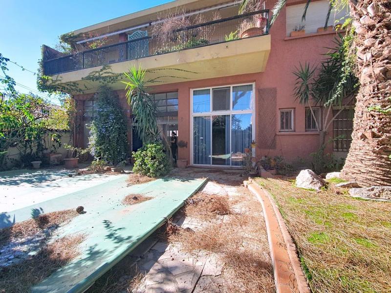 Maison - 223 m² - 9 pièces