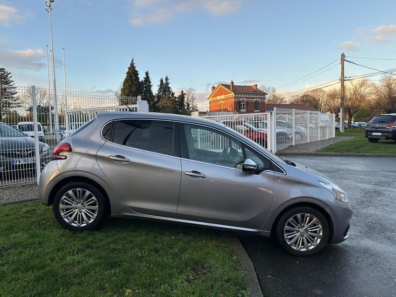 Peugeot 208 Allure 1.2 Essence 110 Cv Bva6