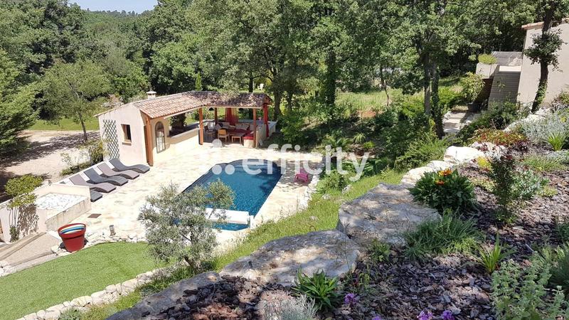 Maison - 290 m² - 11 pièces