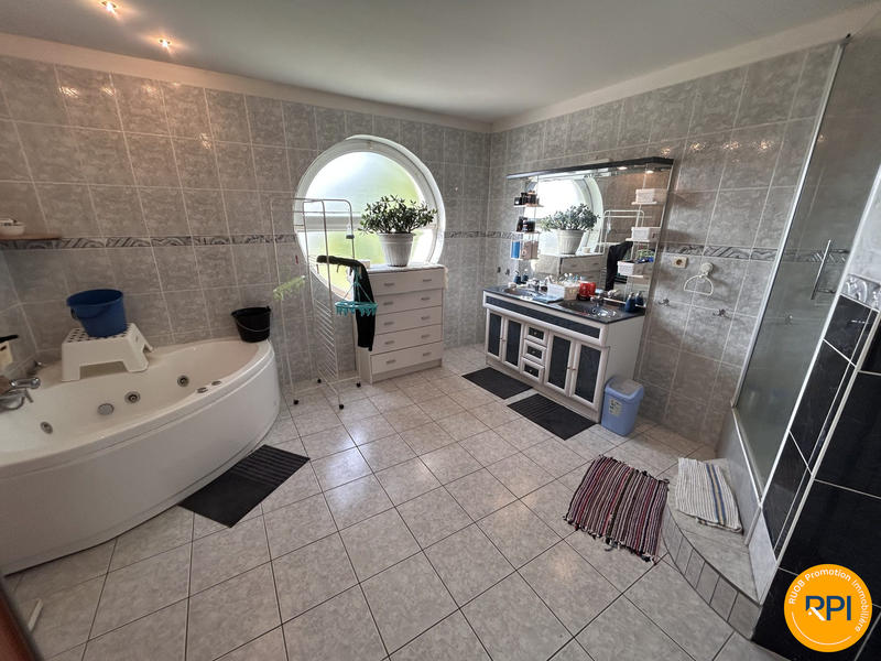 Maison - 335 m² - 7 pièces