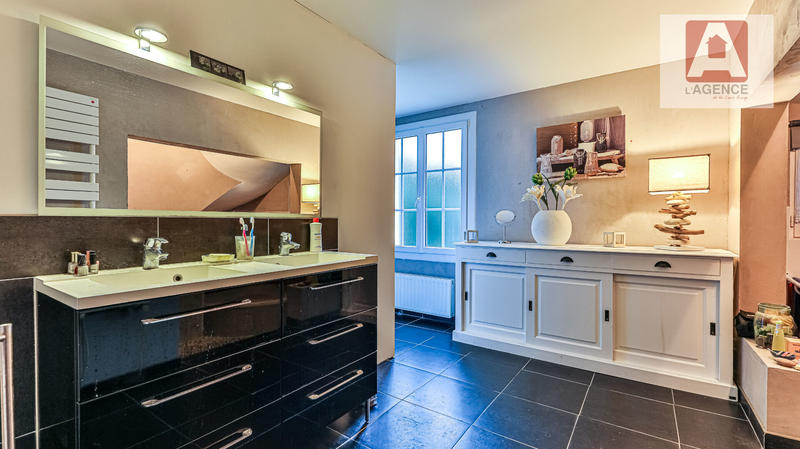 Maison - 346 m² - 8 pièces