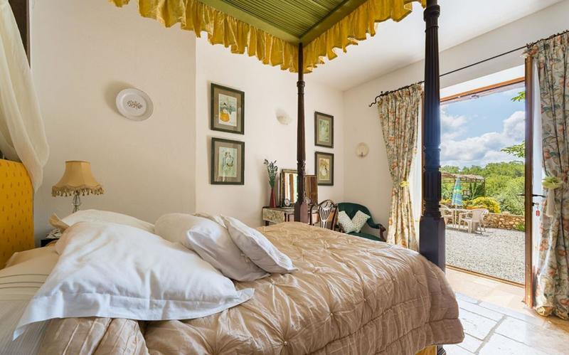 Mas - 691 m² - 13 pièces