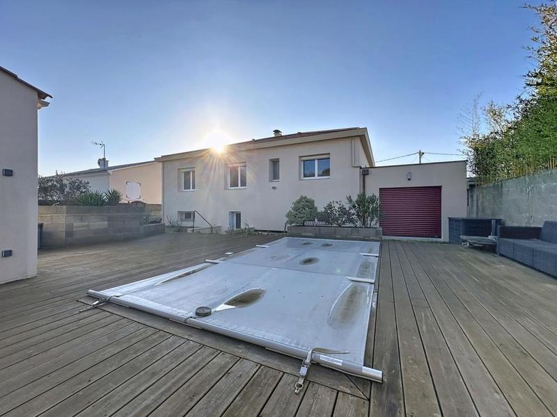 Maison - 205 m² - 6 pièces