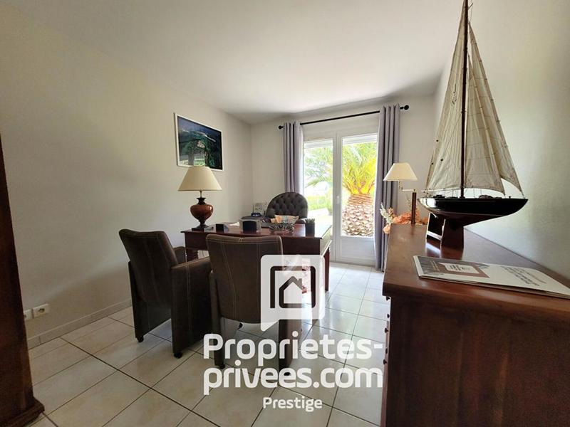 Demeure - 196 m² - 6 pièces