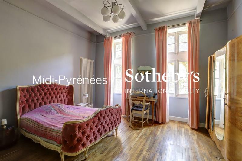 Château - 1 200 m² - 35 pièces