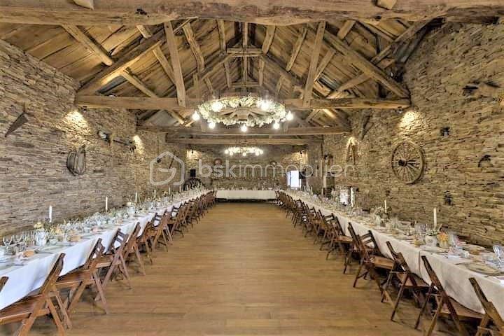 Propriété - 271 m² - 10 pièces