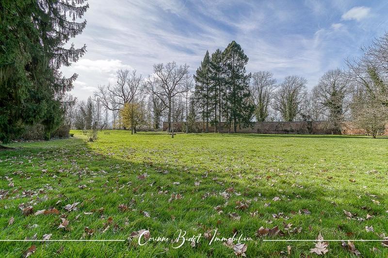 Château - 465 m² - 18 pièces