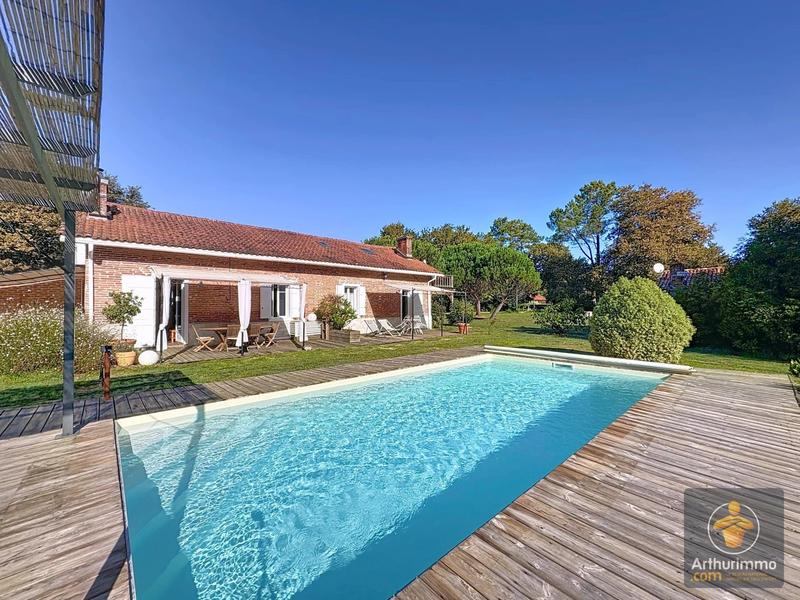 Maison - 250 m² - 7 pièces