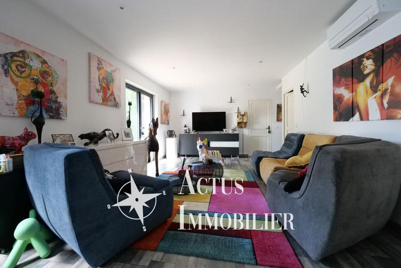 Maison - 233 m² - 8 pièces