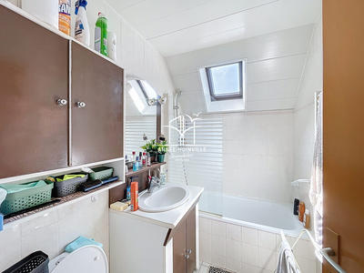 Maison - 92 m² - 5 pièces