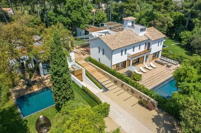 Maison - 1 000 m² - 15 pièces