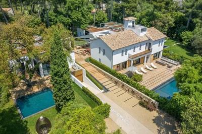 Maison - 1 000 m² - 15 pièces