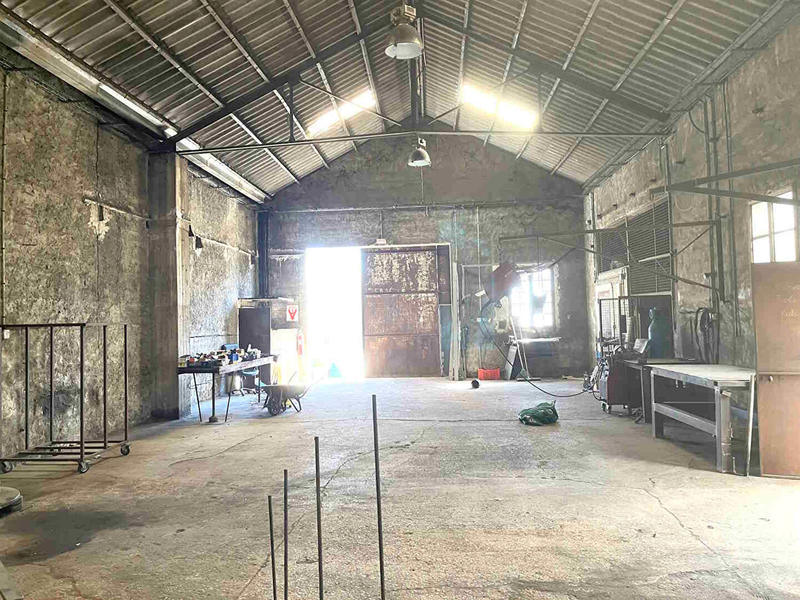 Entrepôt - 220 m² - 3 pièces