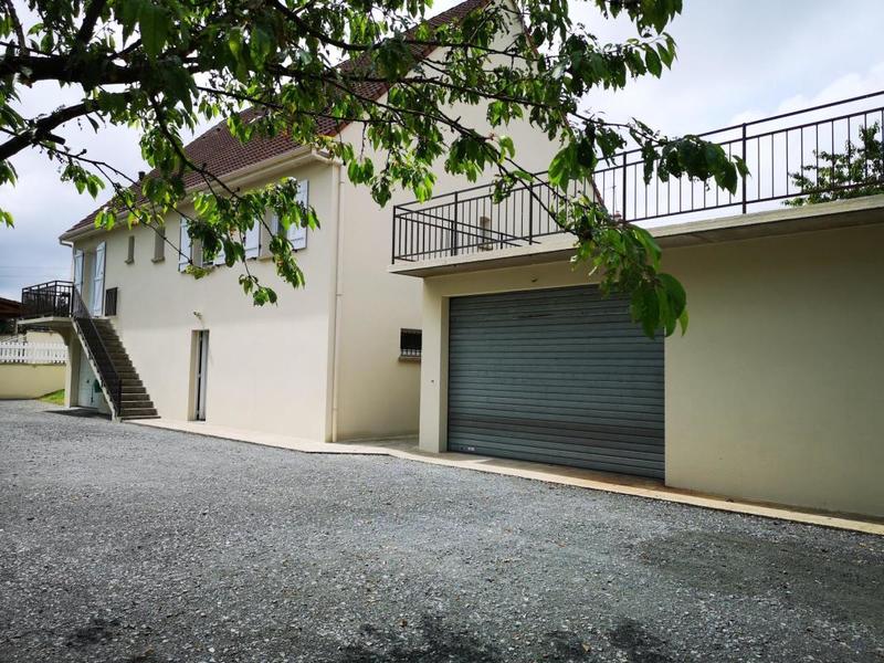 Maison traditionnelle - 186 m² - 9 pièces