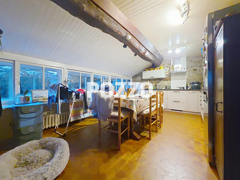 Maison - 208 m² - 8 pièces