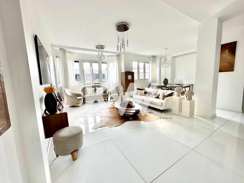 Appartement - 99 m² - 4 pièces