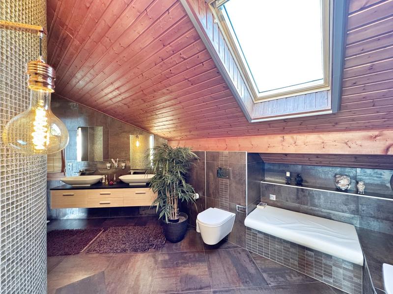 Maison - 230 m² - 6 pièces