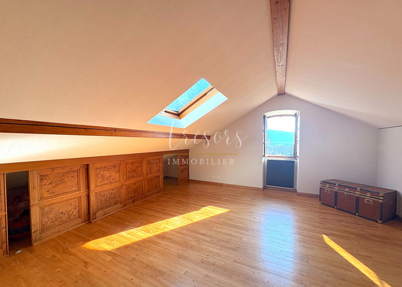 Maison - 203 m² - 8 pièces