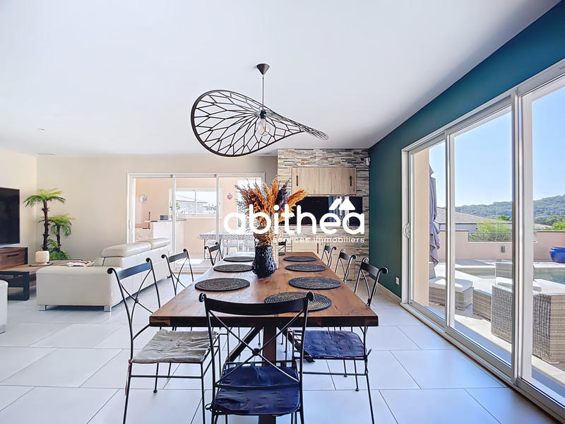 Villa - 181 m² - 6 pièces