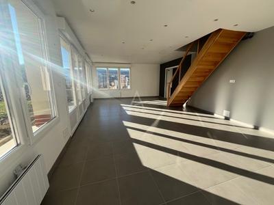 Maison - 250 m² - 8 pièces