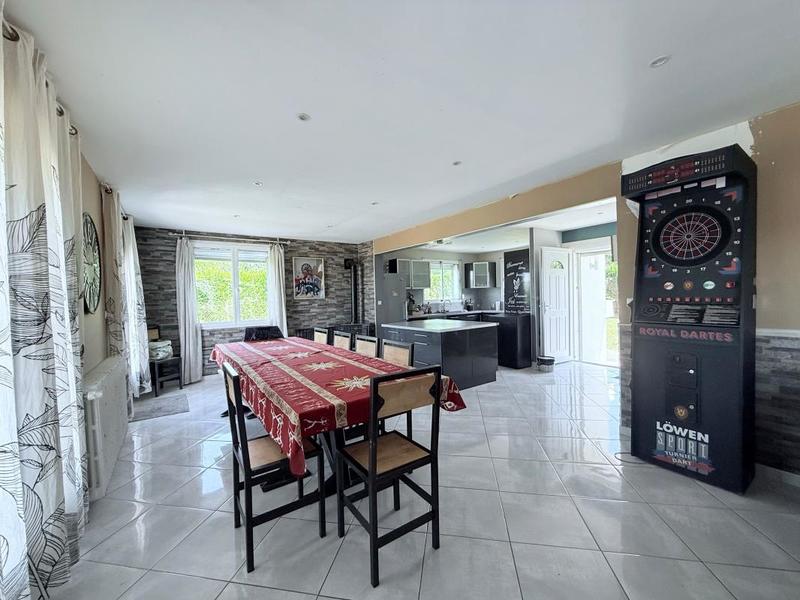 Maison - 202 m² - 7 pièces