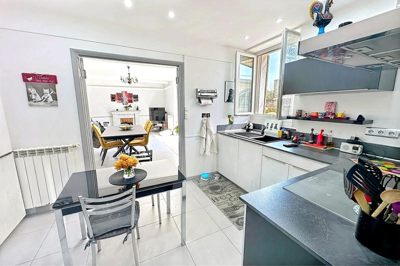 Maison - 161 m² - 7 pièces