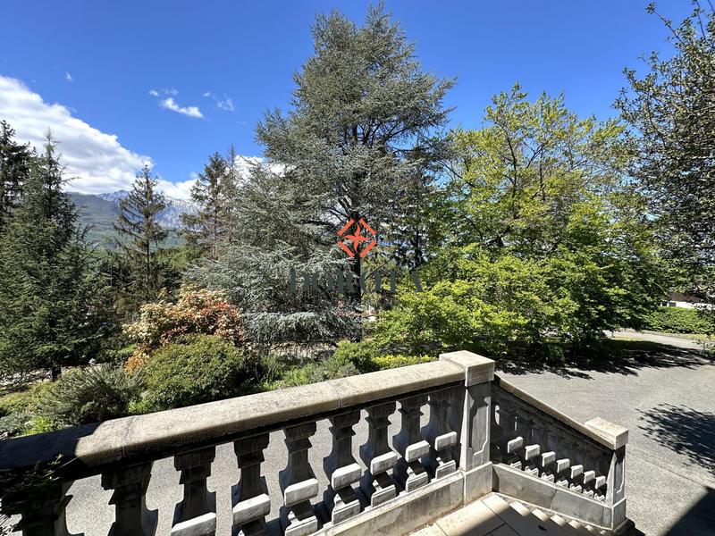 Villa - 252 m² - 11 pièces