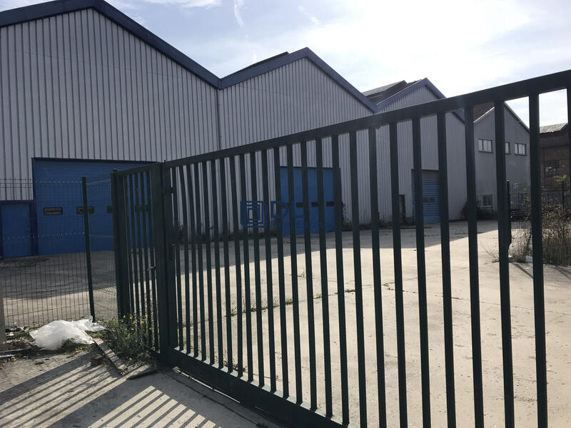 Entrepôt - 2 800 m²